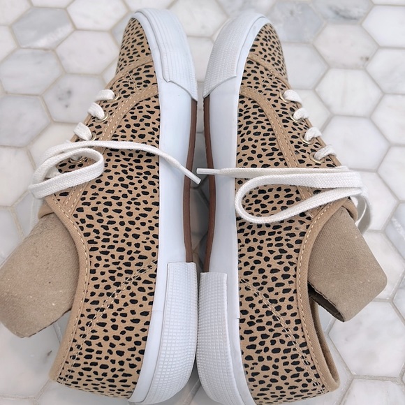 ❌CLEARANCE Old Navy Animal Print Low Top Lace Up Sneakers Shoes Women’s Size 7 - Picture 6 of 10